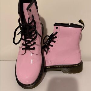 Dr. Martens 1460 Pale Pink Patent
Lamper Leather Boots
